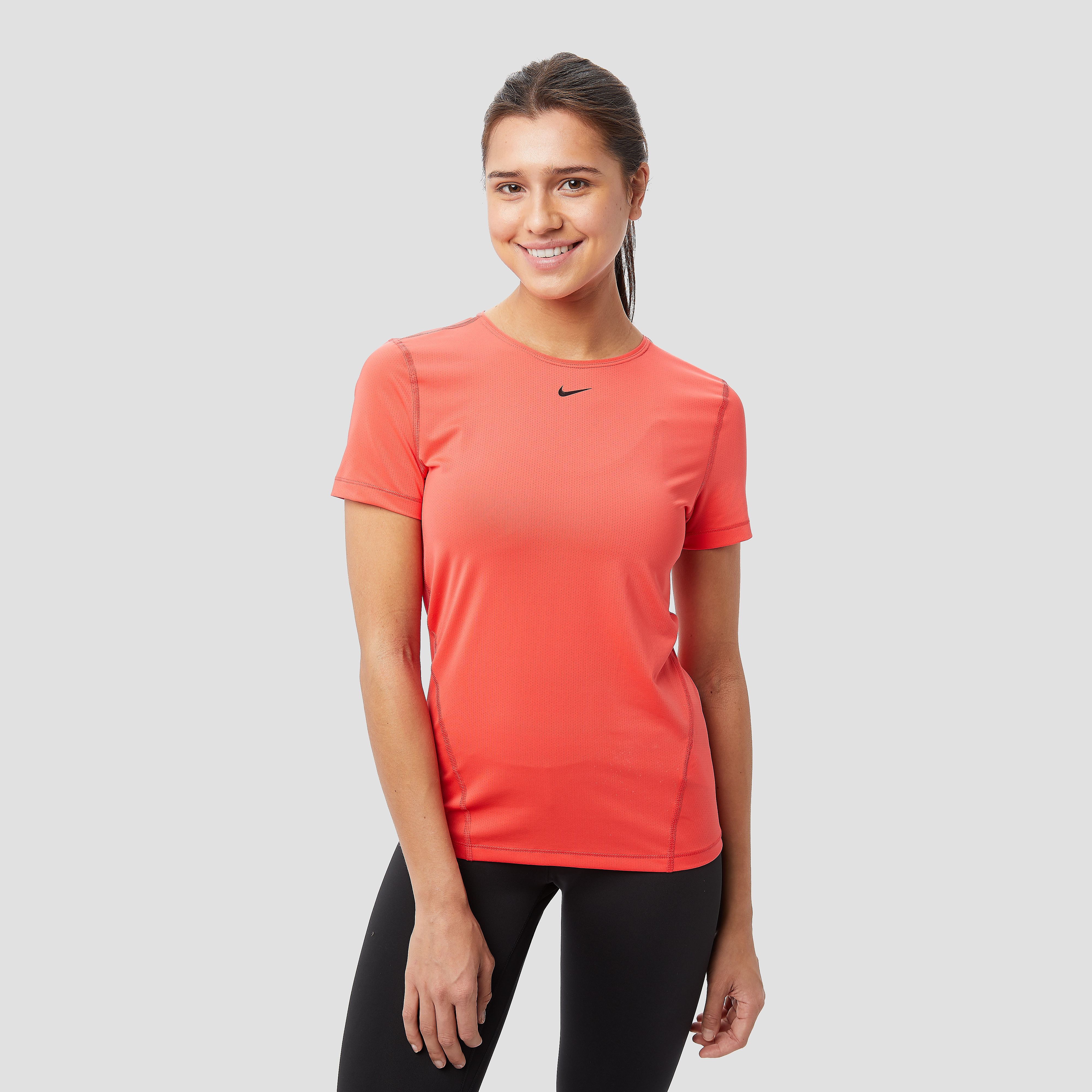 Nike W Np Top Ss All Over Mesh nike kopen in de aanbieding