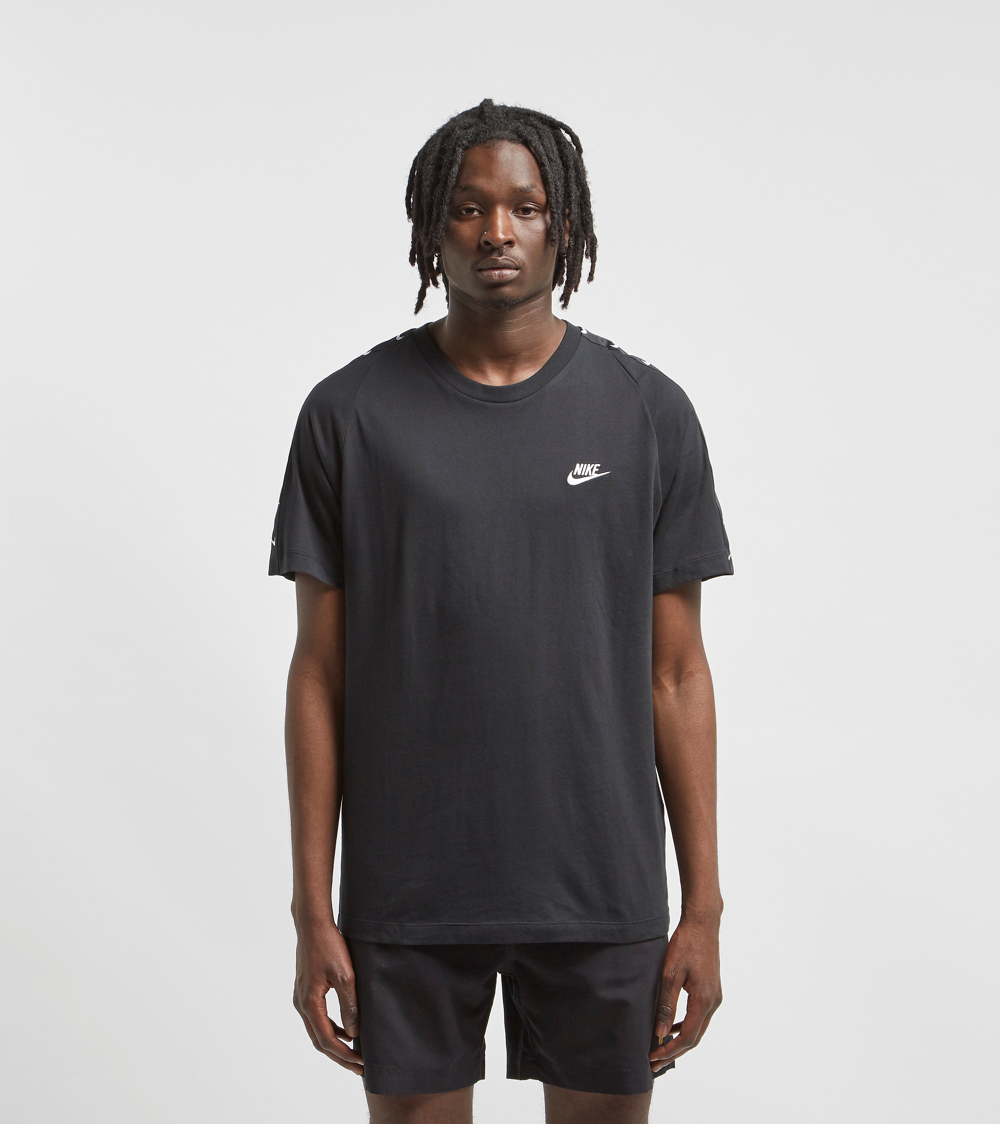 Nike Swoosh Tape T Shirt Zwart nike kopen in de aanbieding