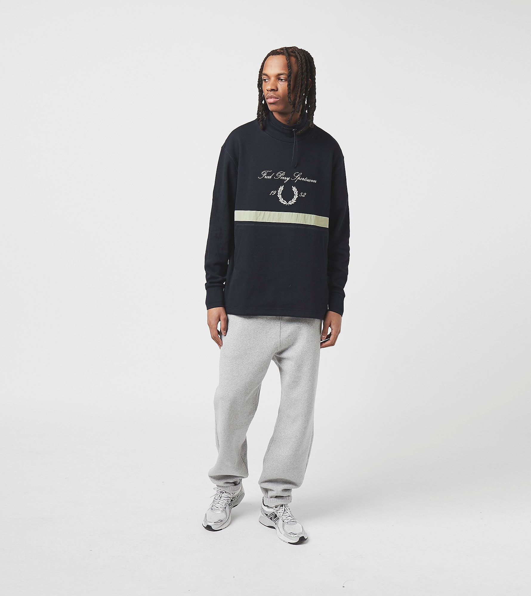 Fred Perry Sweat Embroidered Funnel, bleu