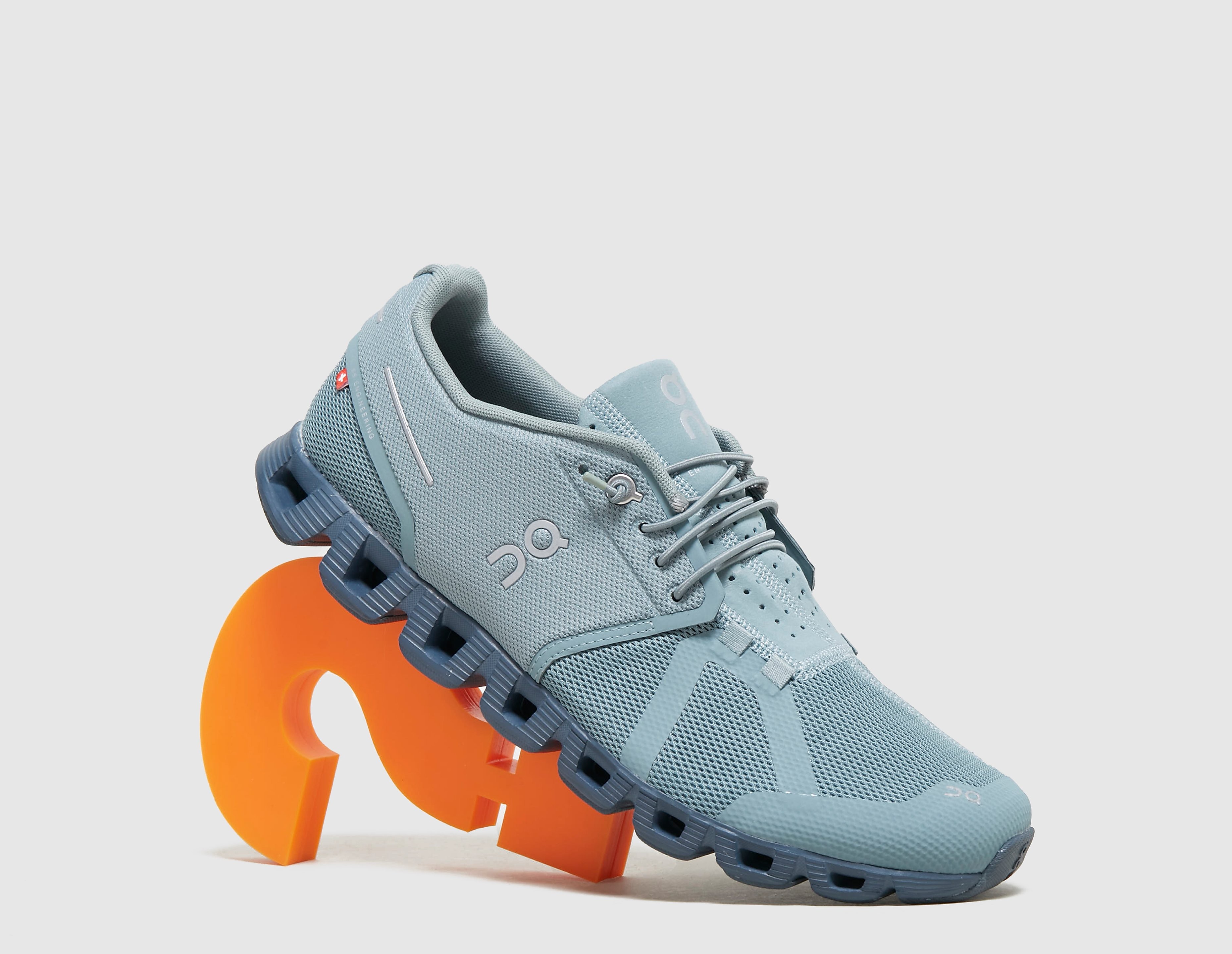 On running Cloud Monochrome