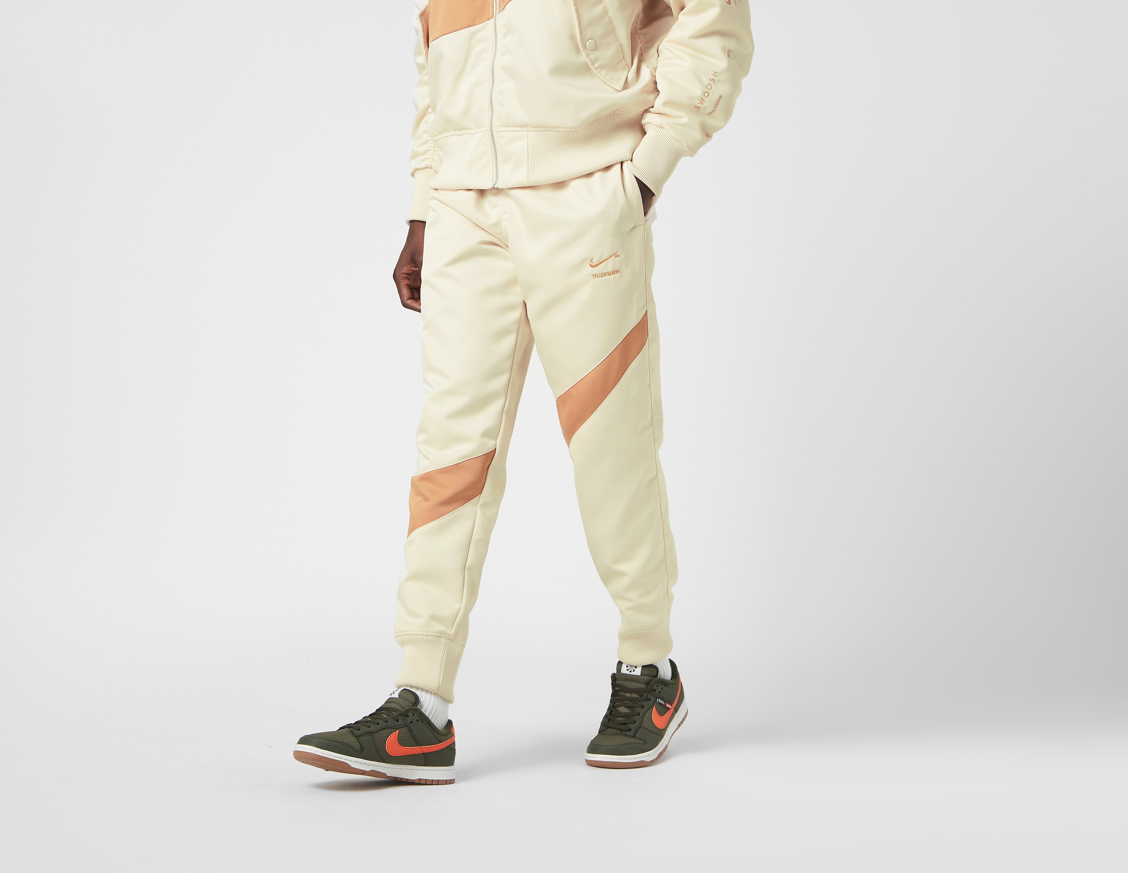 Nike Pantalon de jogging en satin Mega Swoosh