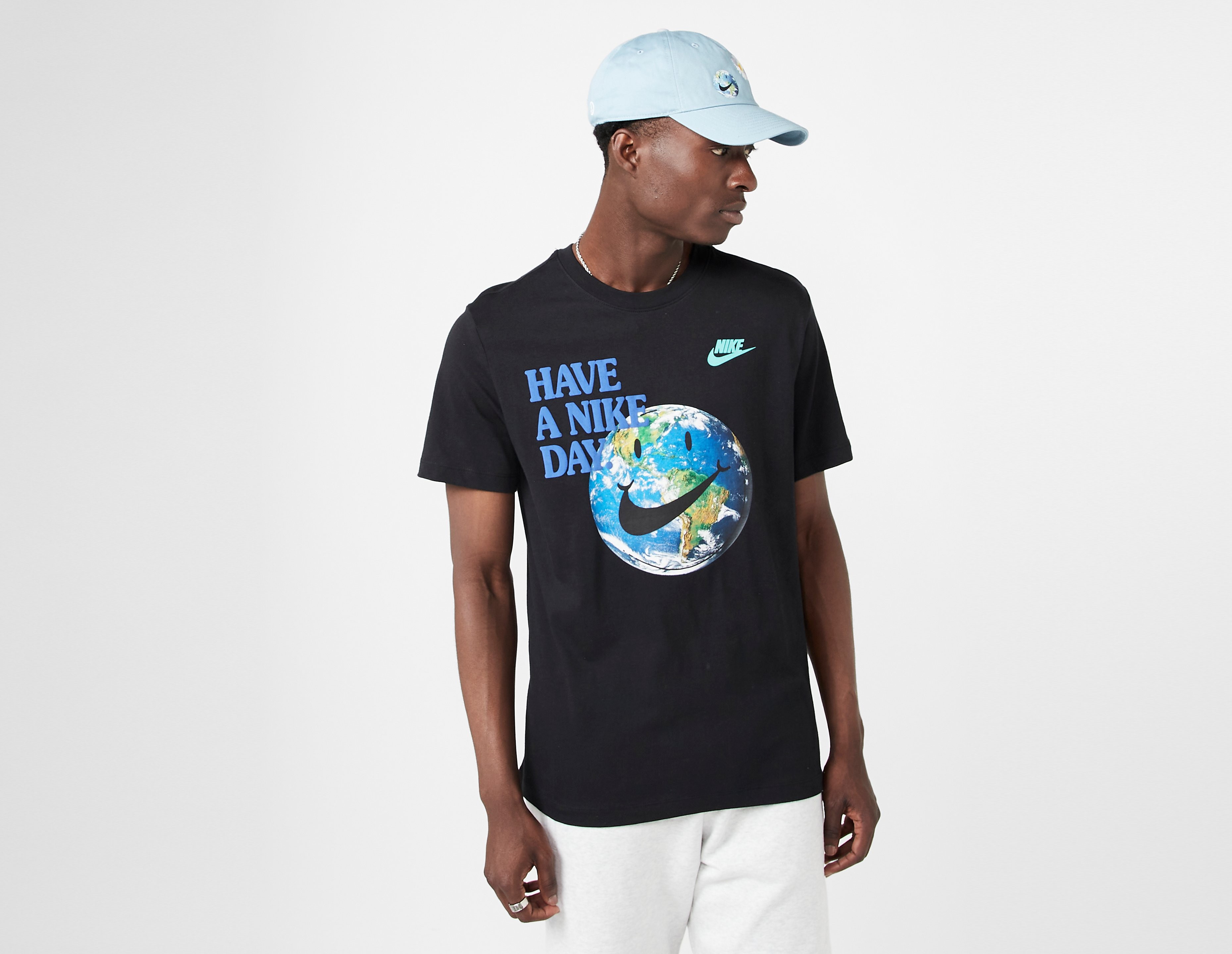 Nike Day Globe T-Shirt
