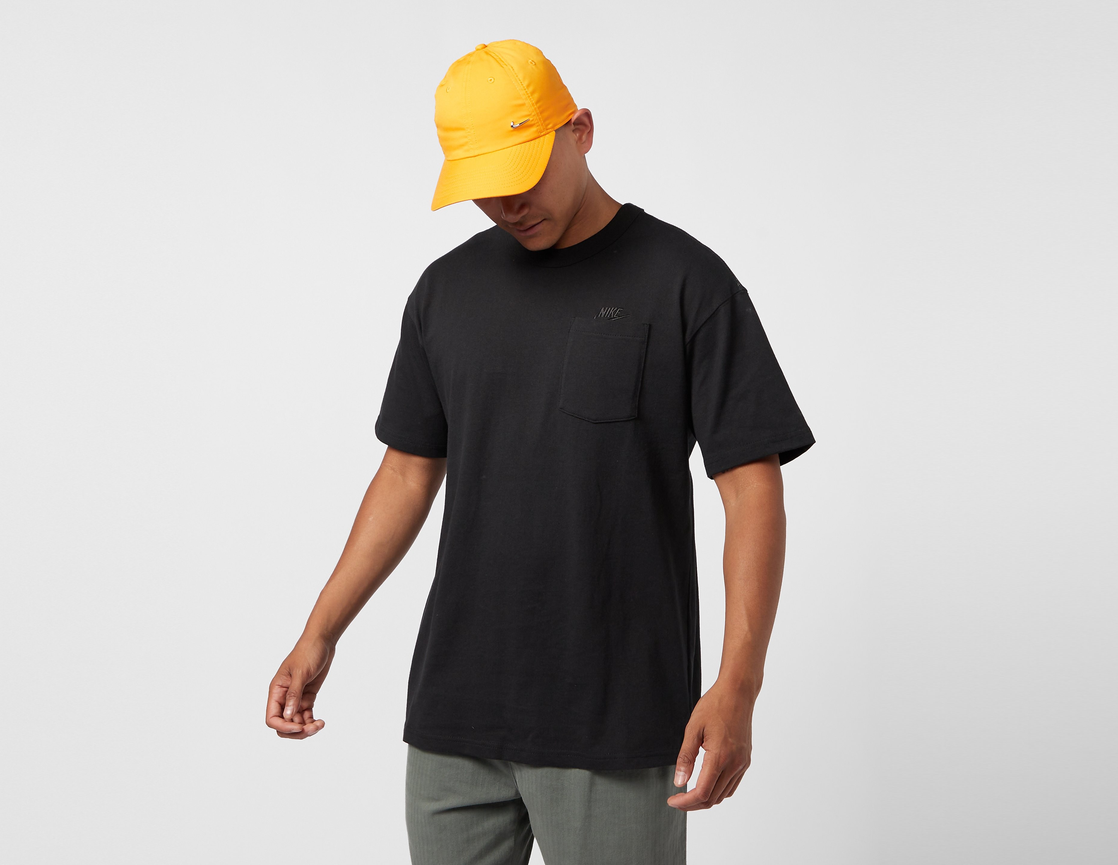 Nike NSW Premium Essentials Pocket T-Shirt