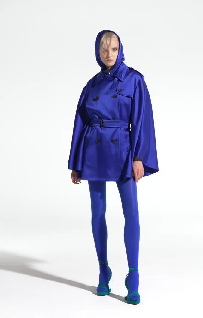 FLUID DOUBLE-FACED SATIN CAPE COAT video thumbnail